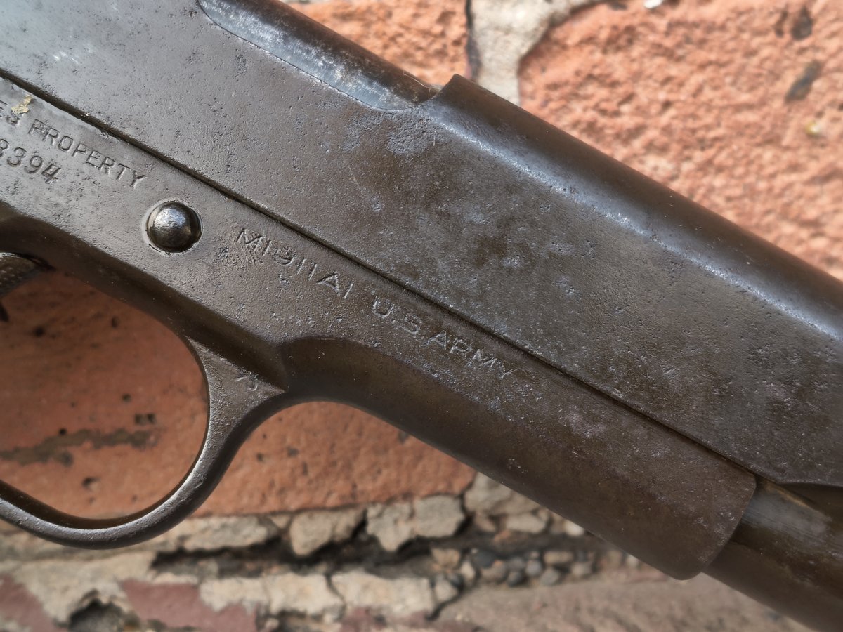 Colt 1911A1 kal. 45 Colt, Hartford 1944r z kaburą i pasem