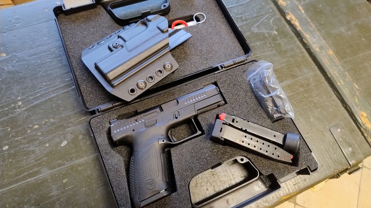CZ P-10C kal. 9x19 przyrządy TruGlo, dodatkowy magazynek, kabura double tap - KOMIS