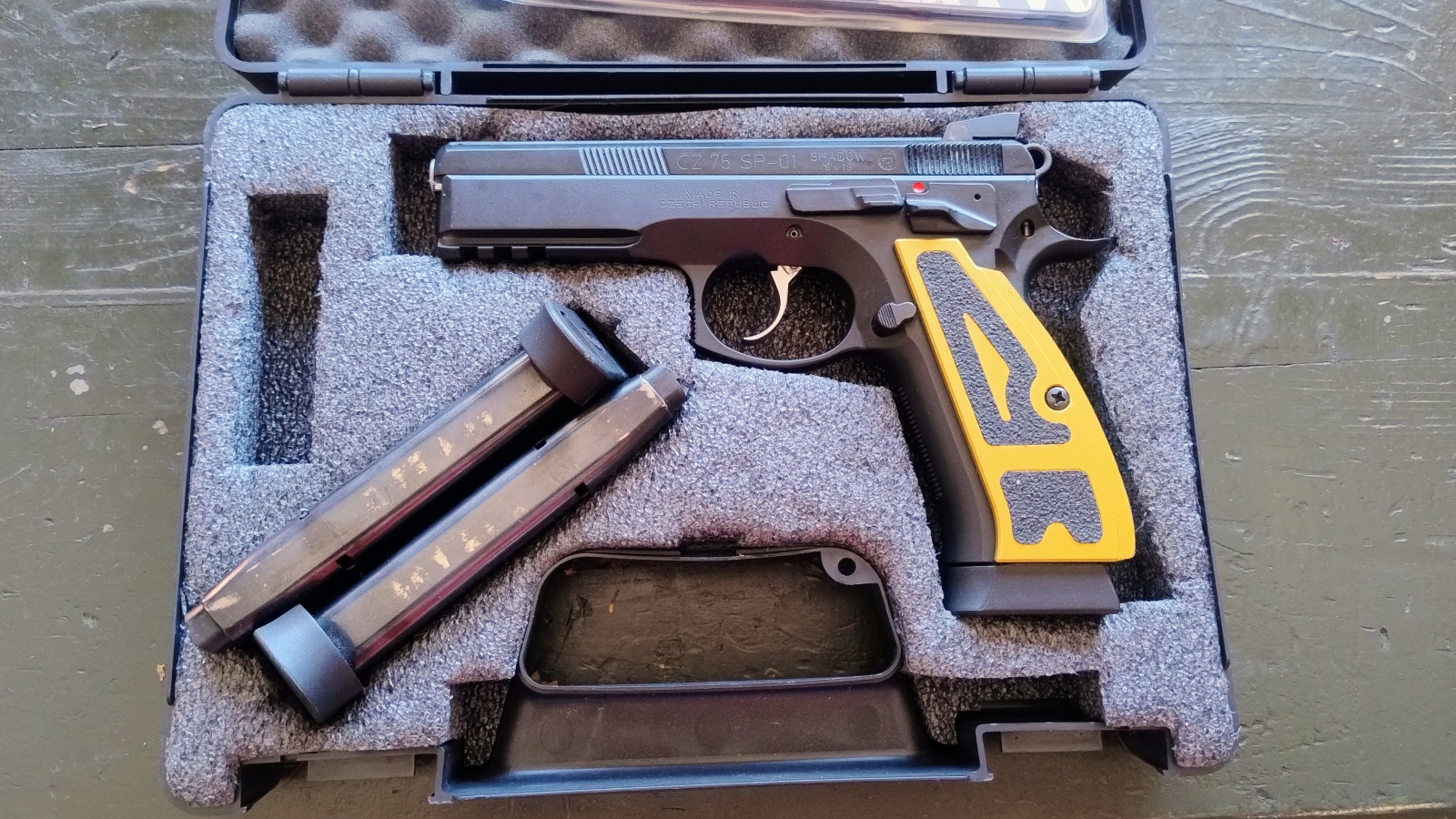 CZ SP-01 Shadow kal. 9x19 plus akcesoria - KOMIS