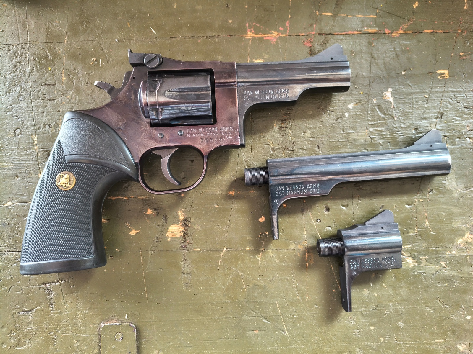 Dan Wesson kal. 357 Magnum/38 Special zestaw - KOMIS