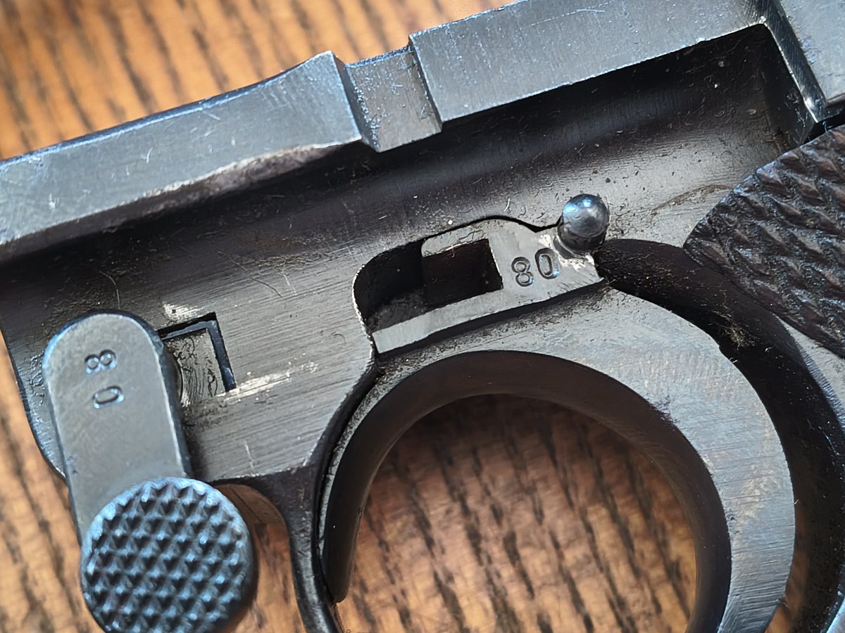 Luger P08 kal. 9x19 Mauser 42 1939r zgodny magazynek- KOMIS