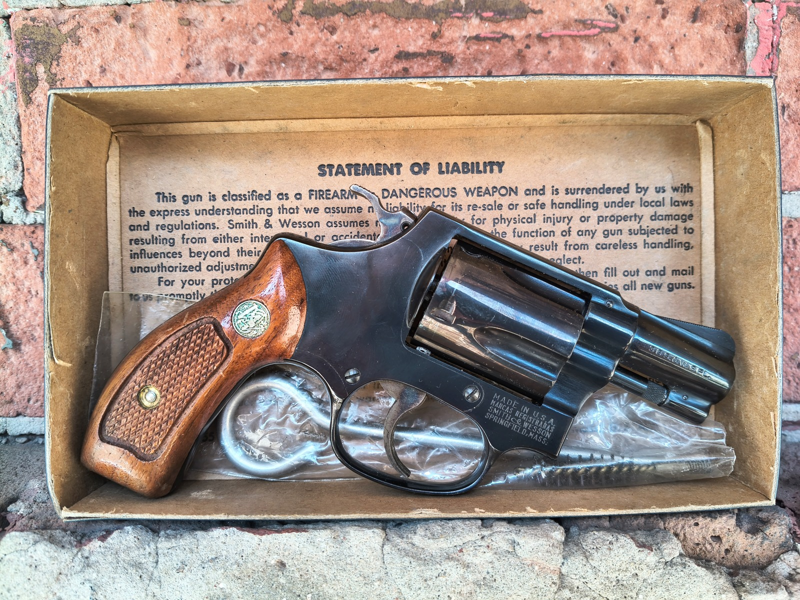 S&W Mod. 36 kal. 38 Special z pudełkiem