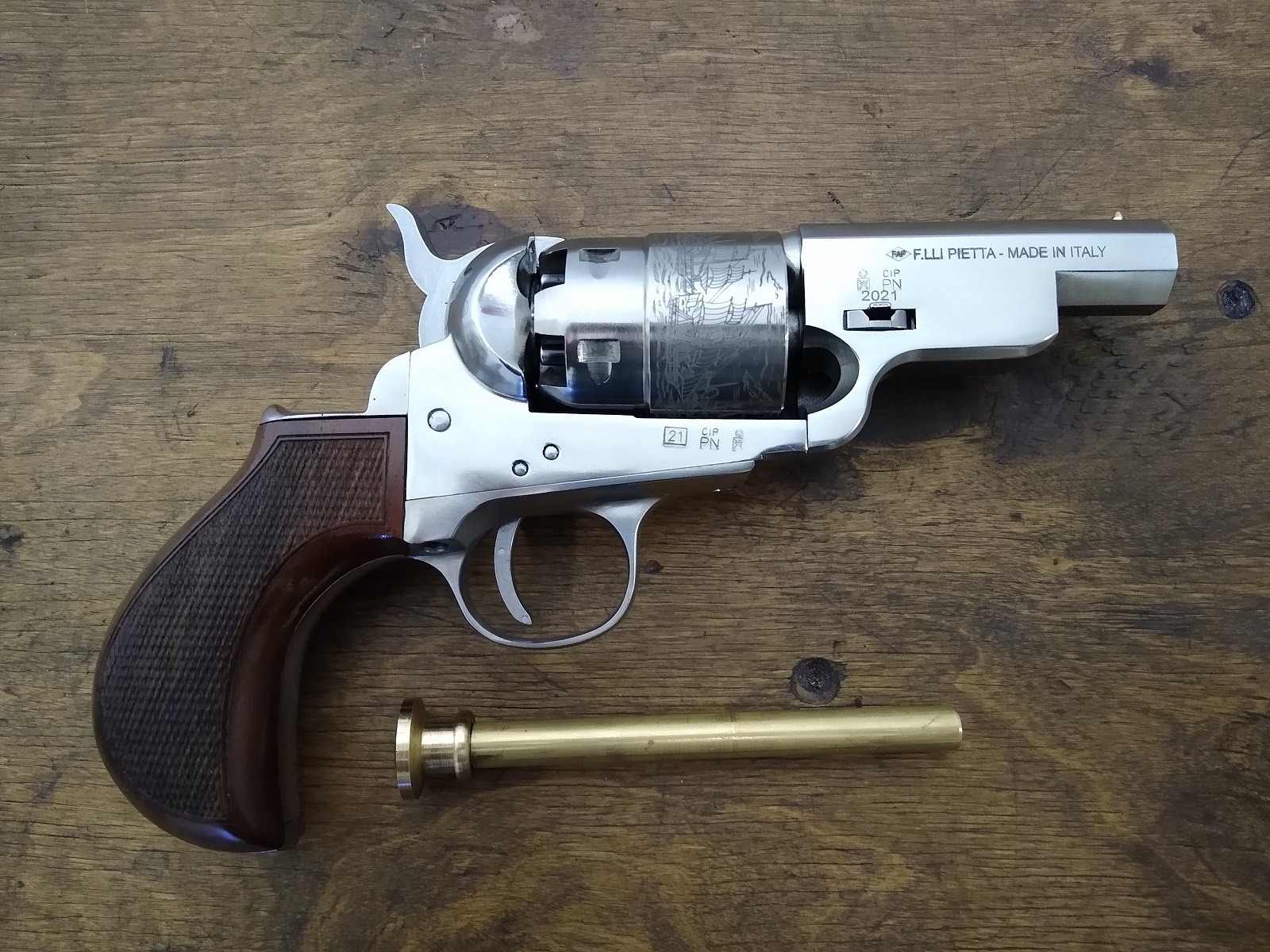 1851 Colt Navy Yank Steel Old Silver Snubnose