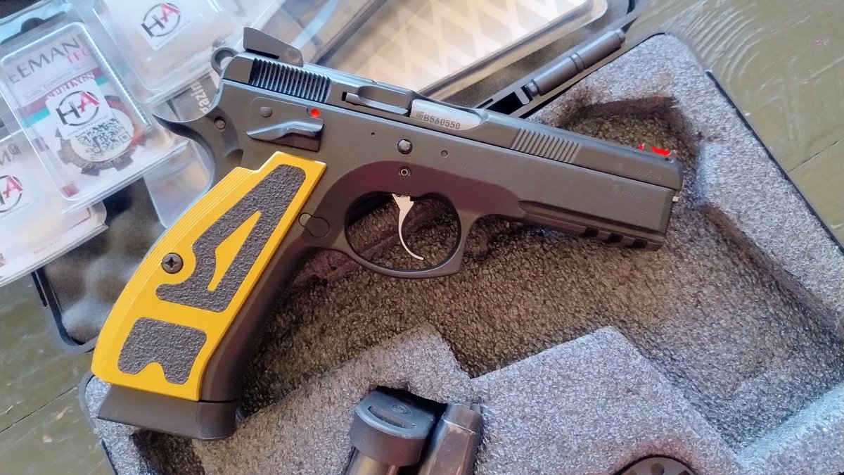 CZ SP-01 Shadow kal. 9x19 plus akcesoria - KOMIS
