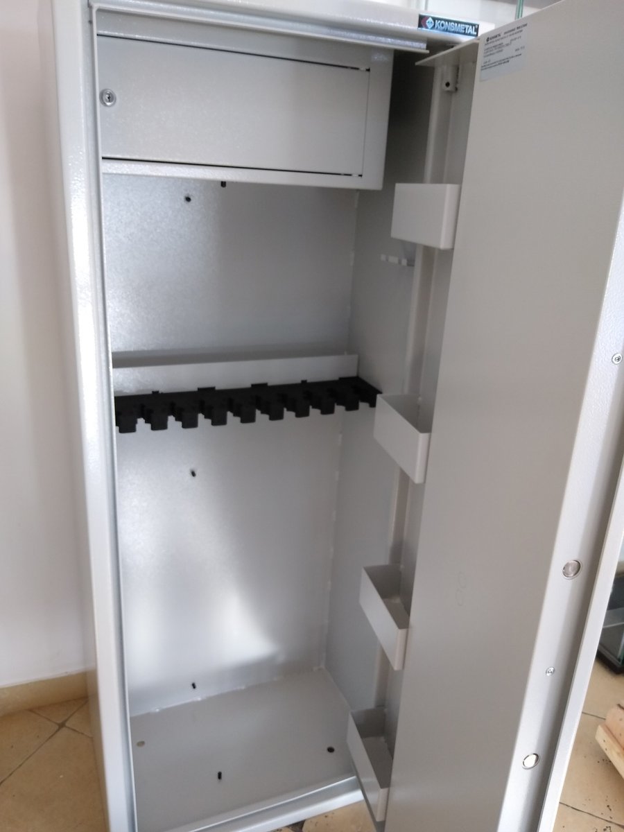 Szafa na 10 szt. broni długiej z zamkiem elektronicznym