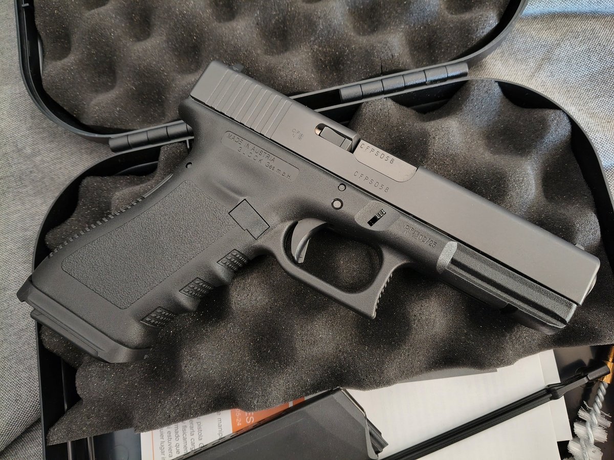 Glock 17 gen. 3 9x19 CFPS058 - KOMIS