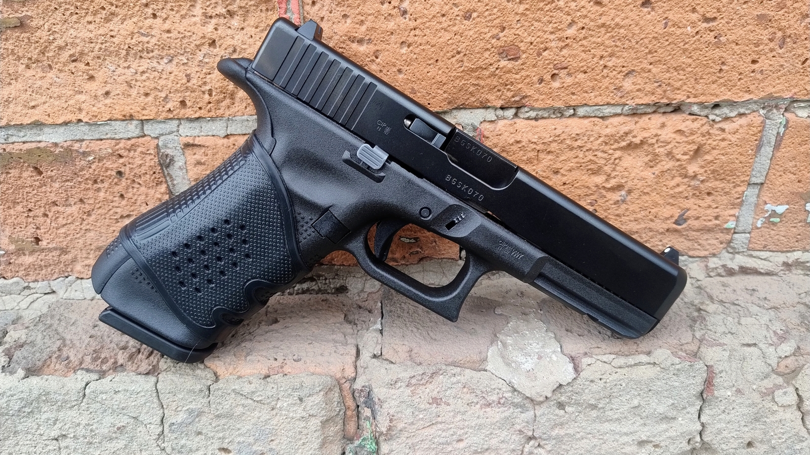 Glock 17 GEN. 5 9x19 PLUS AKCESORIA - KOMIS - NOWA CENA